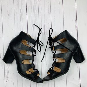 Black laced shoes size 8